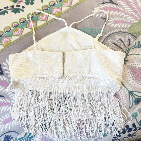 Elliatt Water Lily Top in size M in Ivory/White - Picture 9 of 11